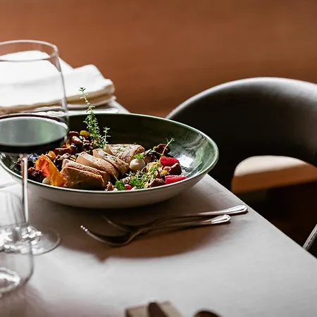 & Ristorante Dovich فندق مالغا شابيلا